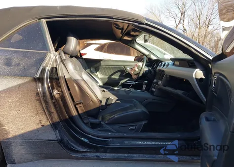 2017 Ford Mustang Ecoboost Premium z USA, uszkodzony, nr VIN 1FATP8UH0H5320415